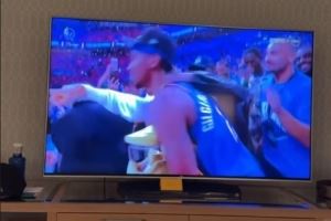 维尼修斯观看NBA总决赛抢七：爱你，亚历山大！传奇！